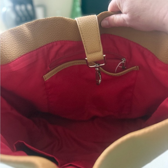 Vegan Tan Leather Shoulder Bag - Picture 3 of 3